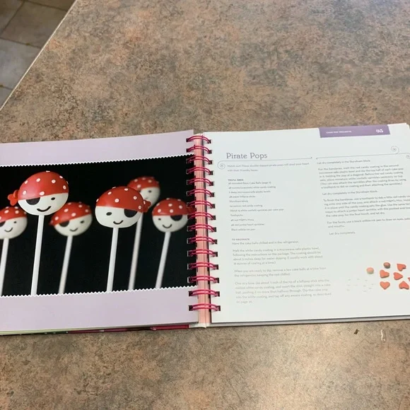 Bakerella Cake Pop Cookbook - Picture 10 of 16